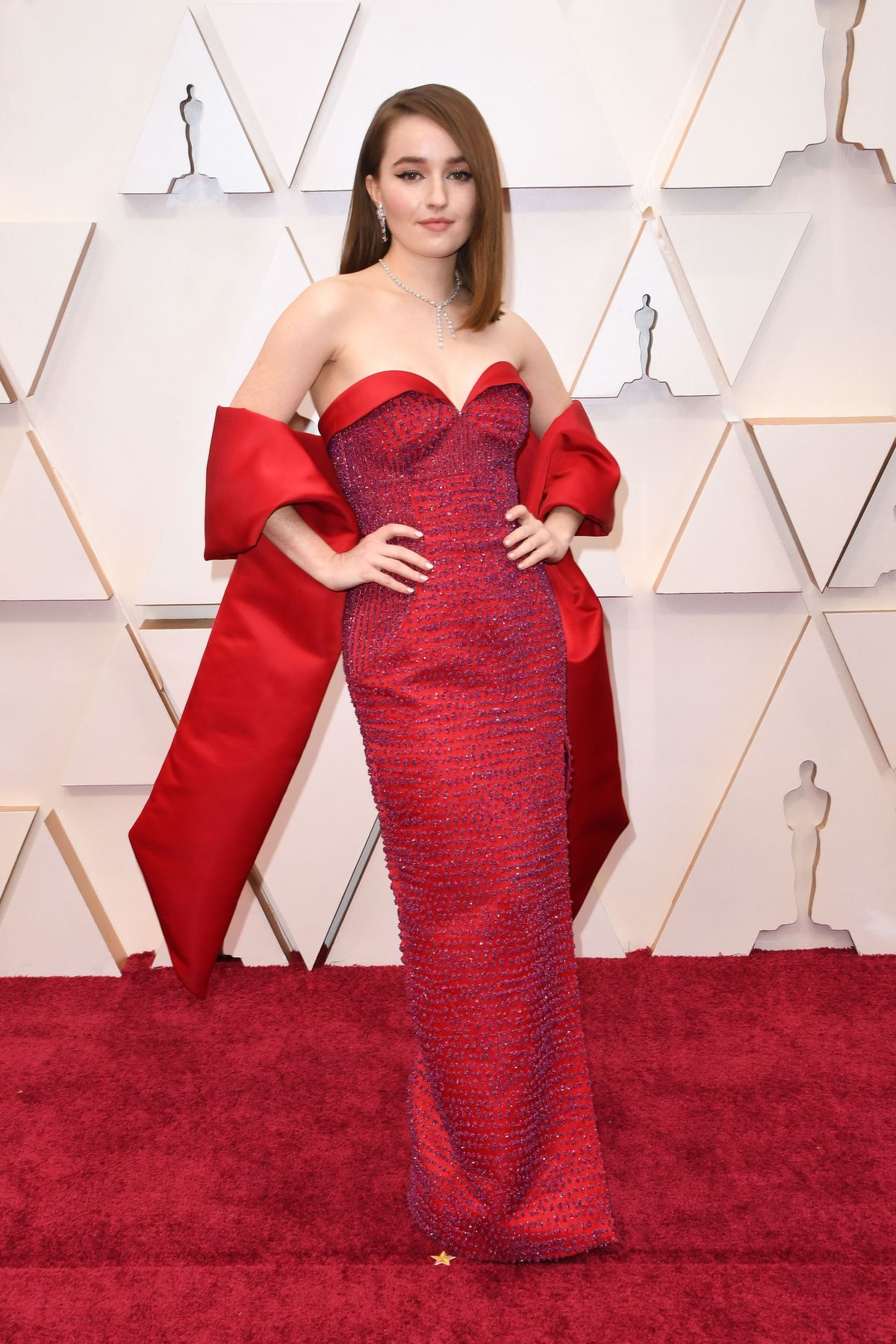 Održiva haljina Kaitlyn Dever Louis Vuitton oskara na crvenom tepihu