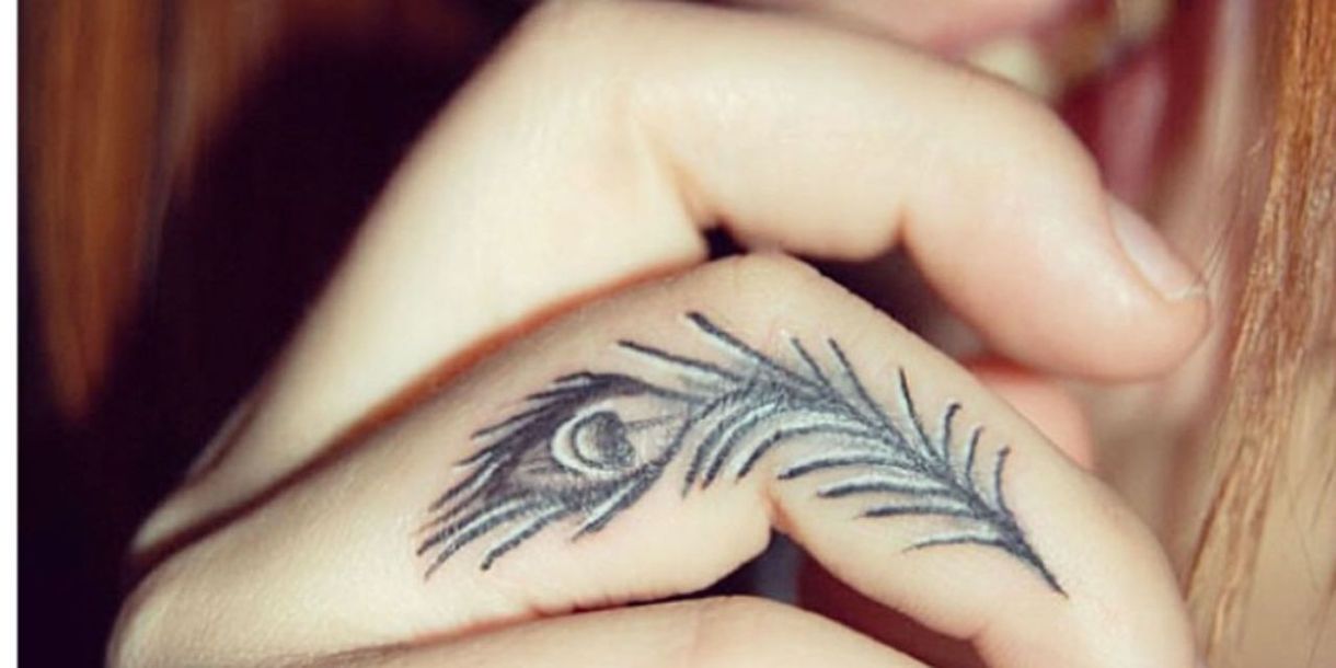 28の小さな指のタトゥーのアイデア