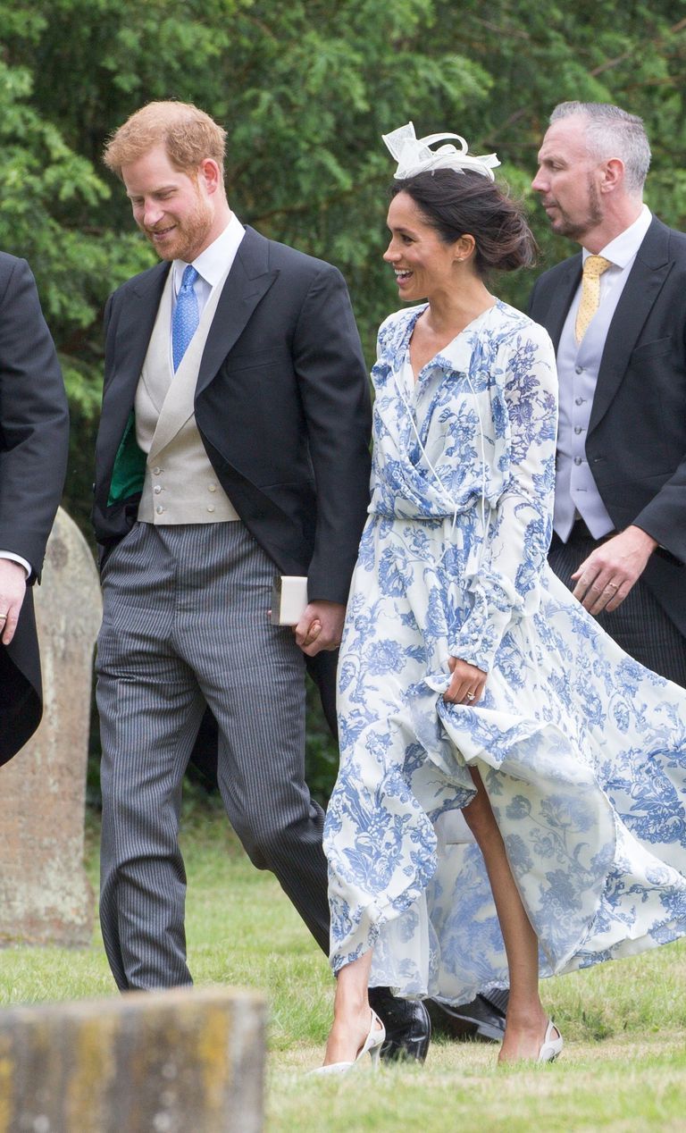 Meghan Markle je nosila čudovito modro obleko Oscar de la Renta za poroko nečakinje princese Diane