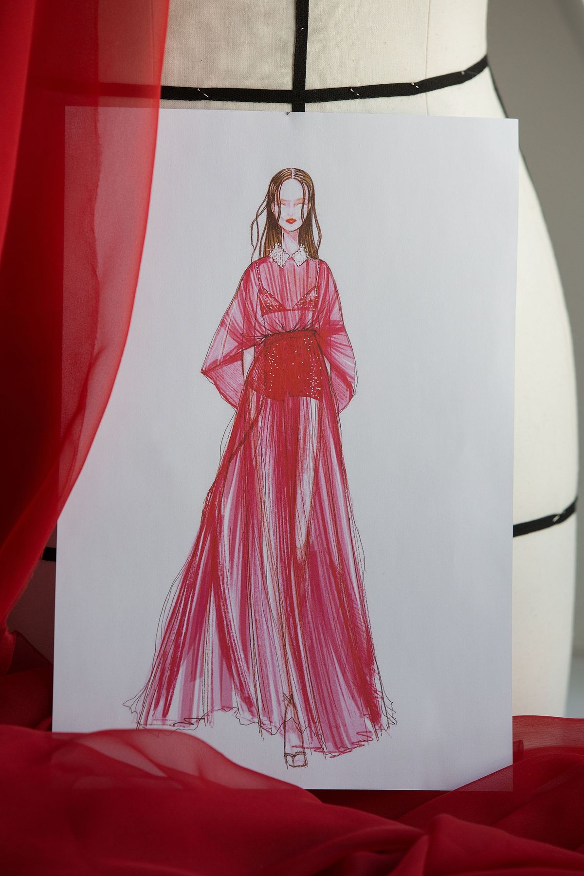 Inne i 300-timers fremstilling av Olivia Rodrigos Red Dior BRIT Awards Haute Couture-kjole