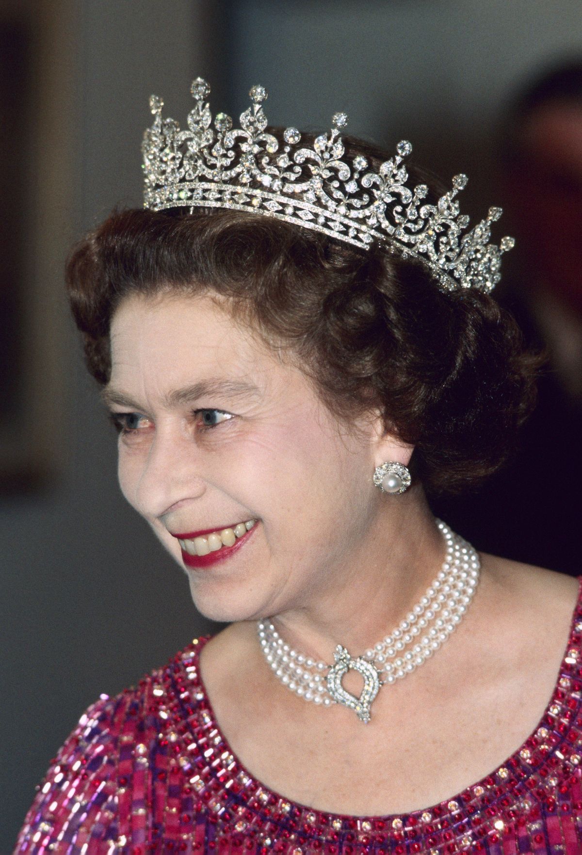 Dronningen iført perlekoker i 1983