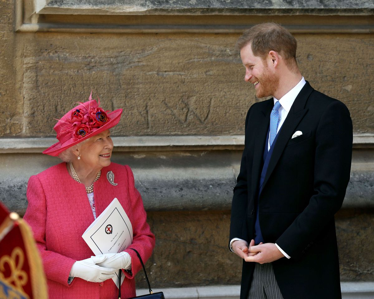 Windsor, Inglismaa 18. mai kuninganna Elizabeth II räägib prints Harry ja Sussexi hertsogiga, kui nad lahkuvad pärast Lady Gabrieli Windsori pulmi Thomas Kingstoni juurde George Georgi kabelis, Windsori lossis 18. mail 2019 Windsoris, Inglismaal. foto Steve Parsons wpa ilusad pildid