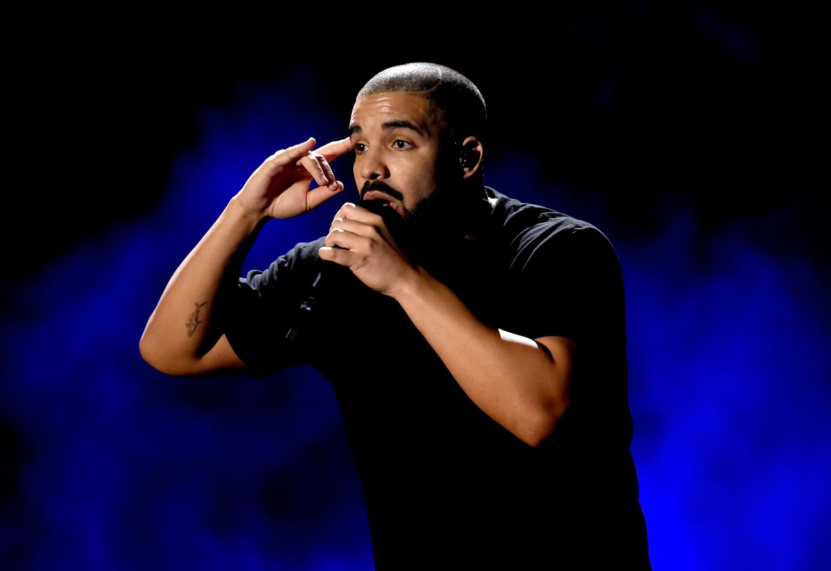 Las Vegas, nv 23. september, salvestusartist Drake esineb 2016. aasta iheartradio muusikafestivalil laval t mobile areenil 23. septembril 2016 Las Vegases, Nevada, foto autor Kevin Wintergetty Images