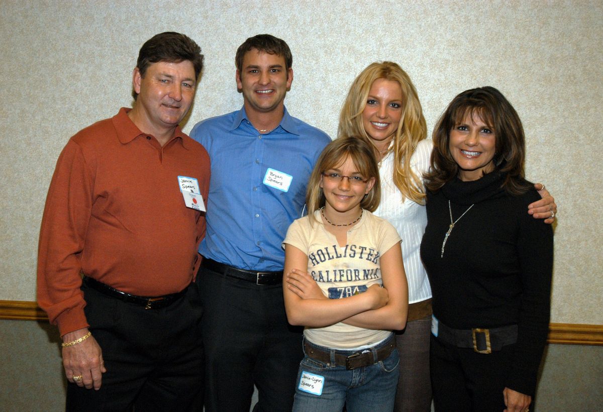 Britney Spears ja perekond teevad koostööd vähihaigla tippkohtumise haiglaga. Pühapäev teatepulgas
