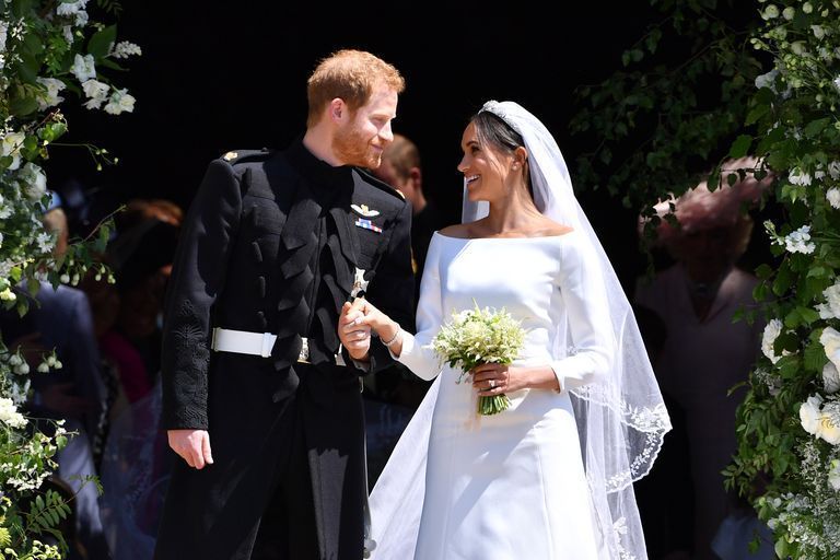 Meghan Markle와 Harry 왕자의 대변인은 비밀 결혼식에 대한 혼란을 해결합니다.