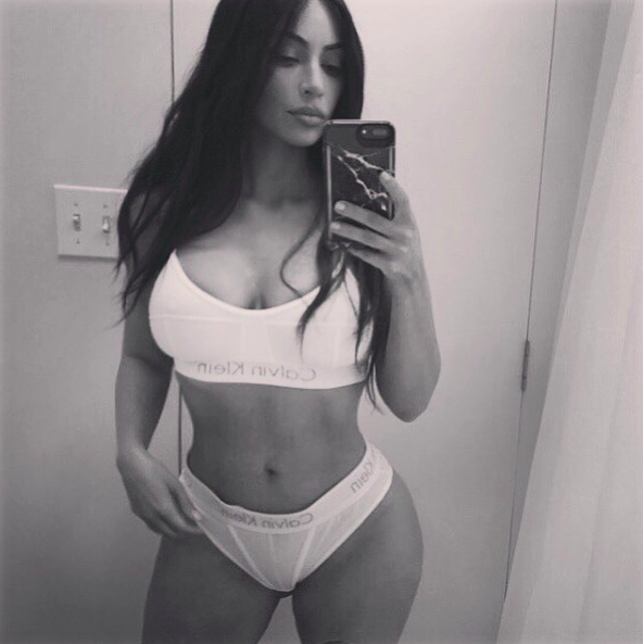 Kim Kardashian jagab sobivat aluspesu peeglist