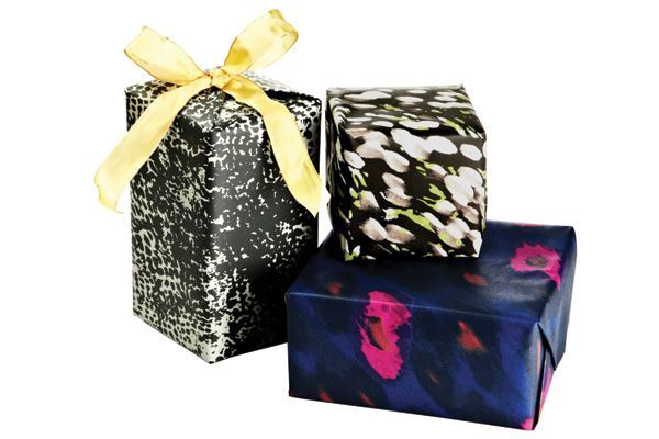 Rachel Roy, Rachel Zoe, Simon Doonan og More Design Holiday Gift Wrap