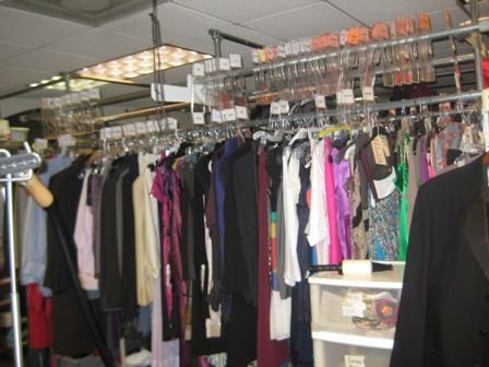 Abbigliamento, Vendita al dettaglio, Moda, Outlet, Blazer, Boutique, Mercato, Armadio, Fashion design, Tessile, Appendiabiti,
