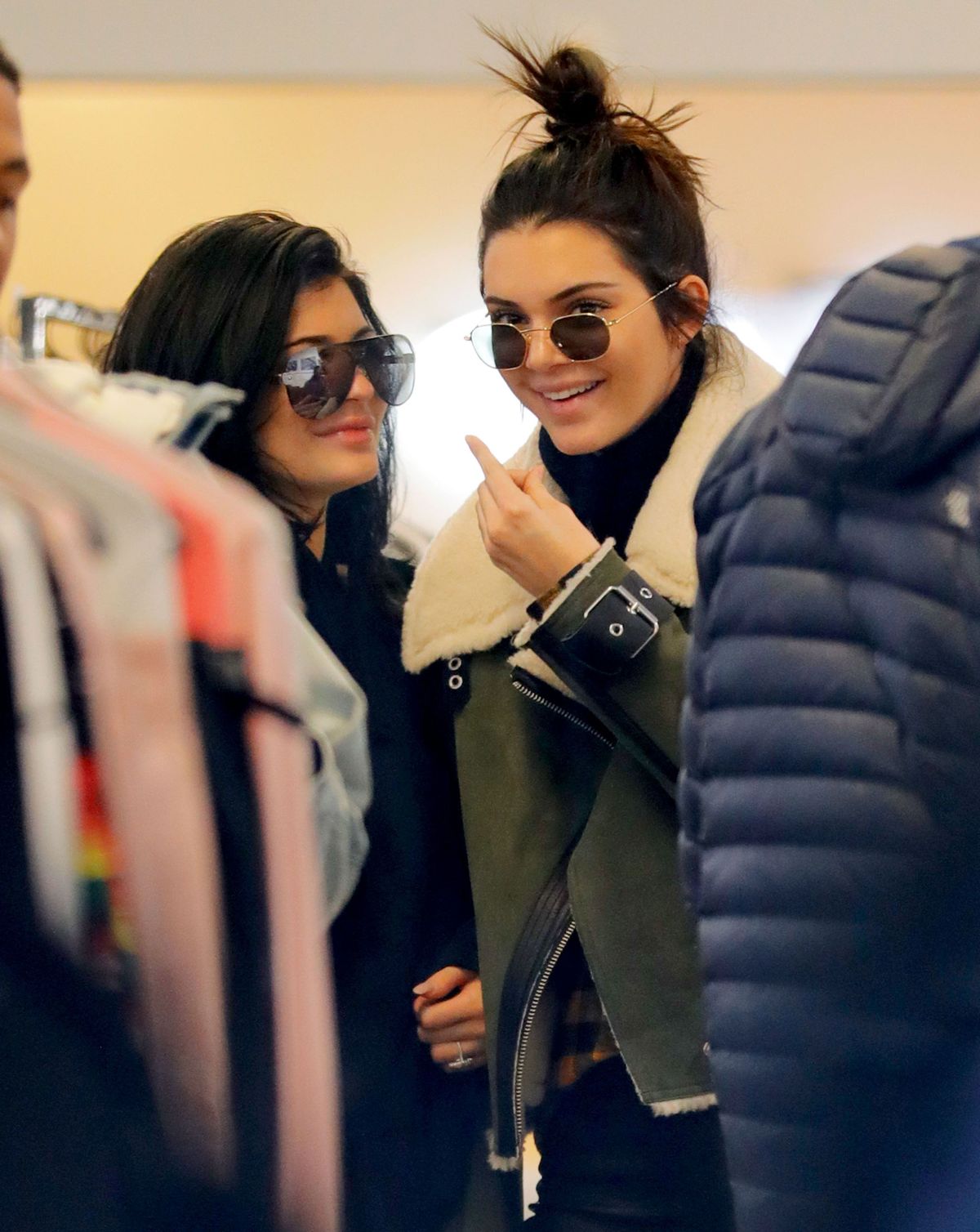Η Kendall Jenner και η Kylie Jenner ψωνίζουν διαμάντια στη Νέα Υόρκη