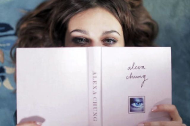 Παρακολουθήστε το Alexa Chung Channel μια σύγχρονη Αλίκη στη χώρα των θαυμάτων