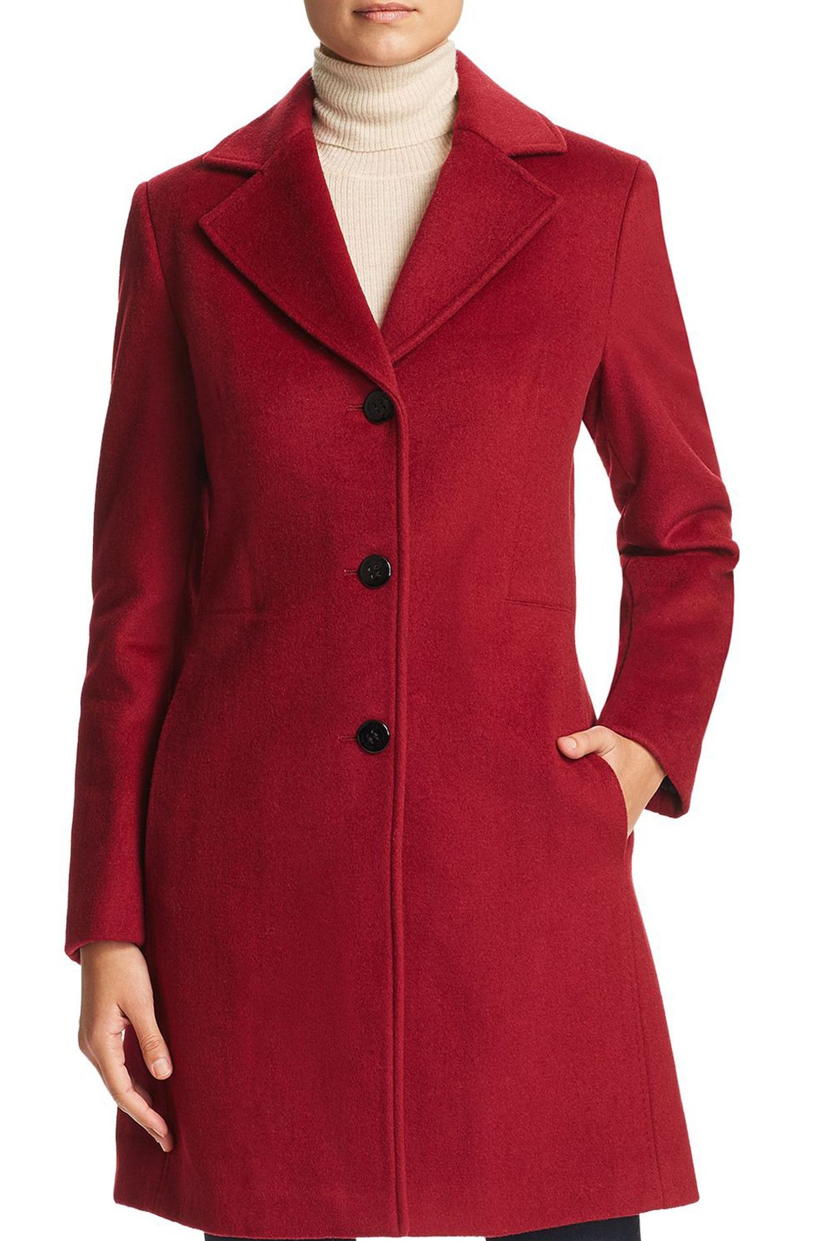 Παλτό με κόκκινο κουμπί