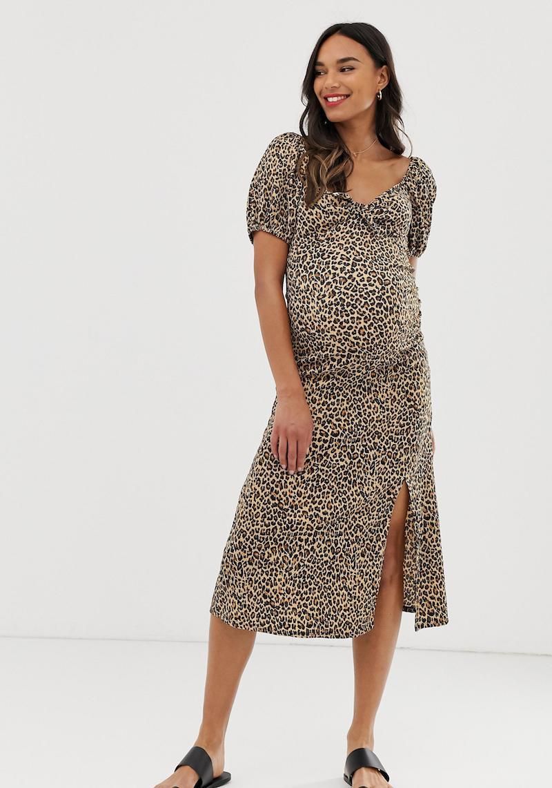 Tehotenské šaty s leopardím vzorom