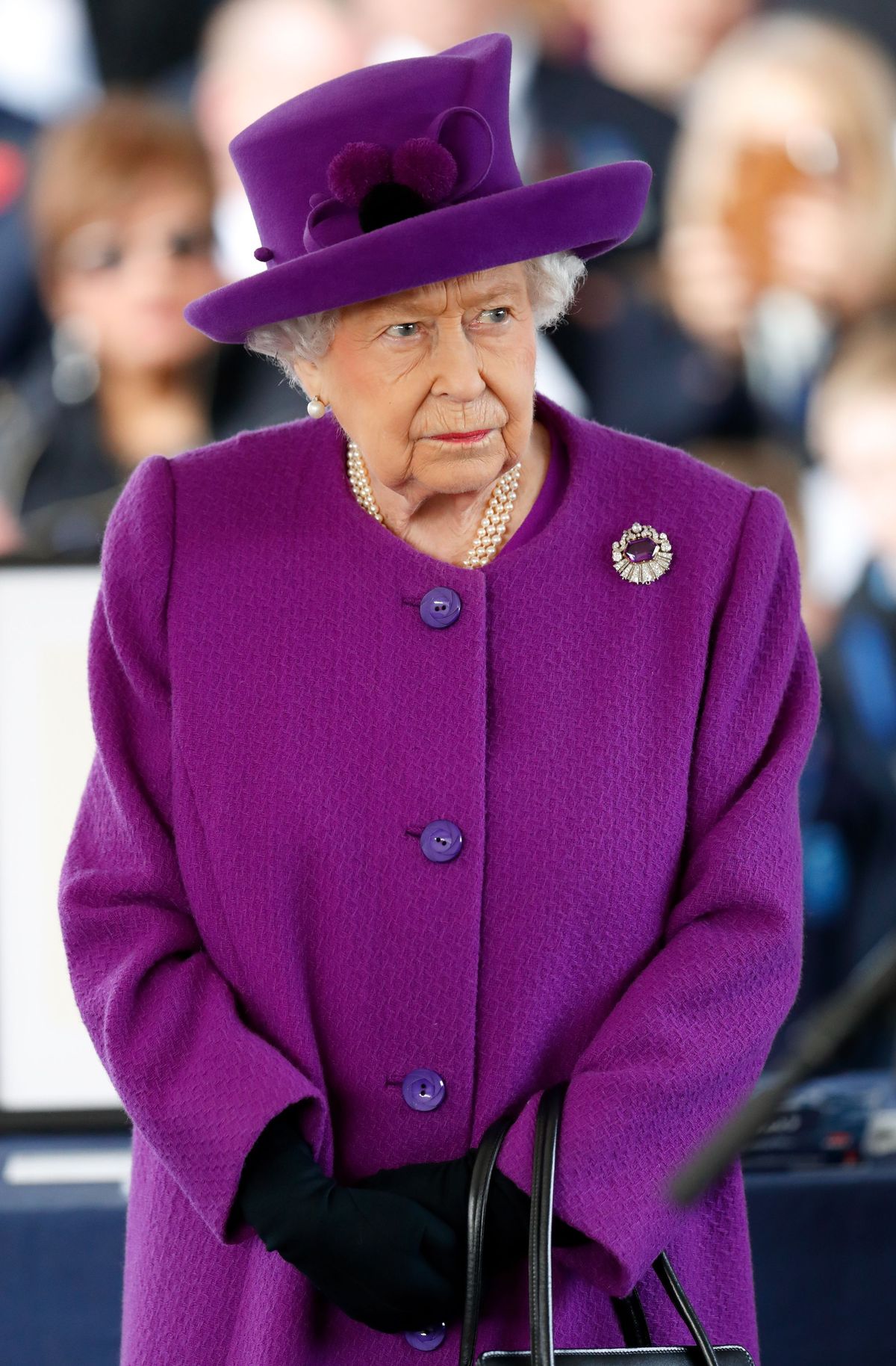 Кралицата се върна на работа четири дни след смъртта на принц Филип