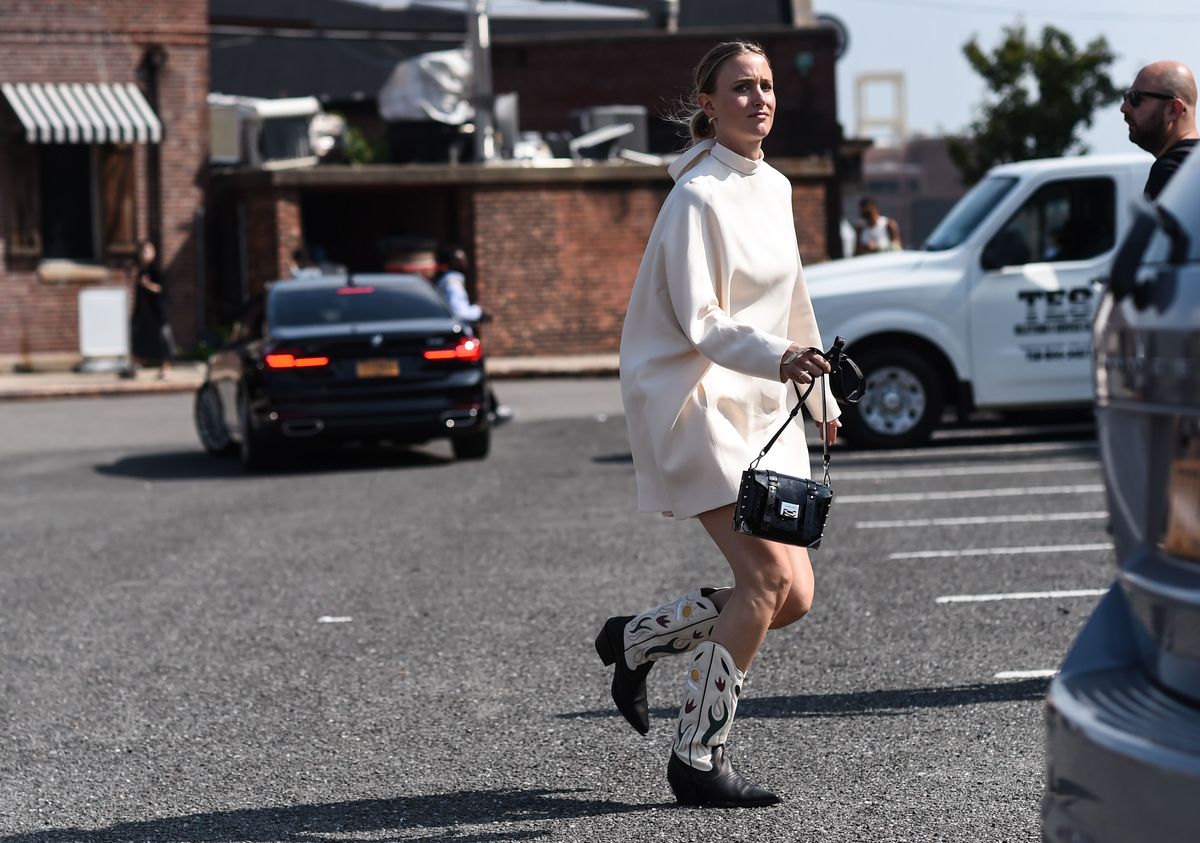 Las botas de vaquero con las que los editores de moda están obsesionados están oficialmente de vuelta en stock
