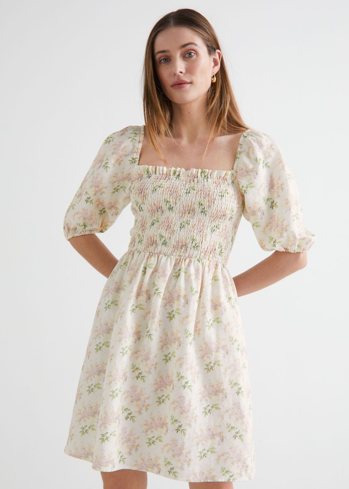 Mini šaty s lístkovým rukávom s kvetinovou potlačou