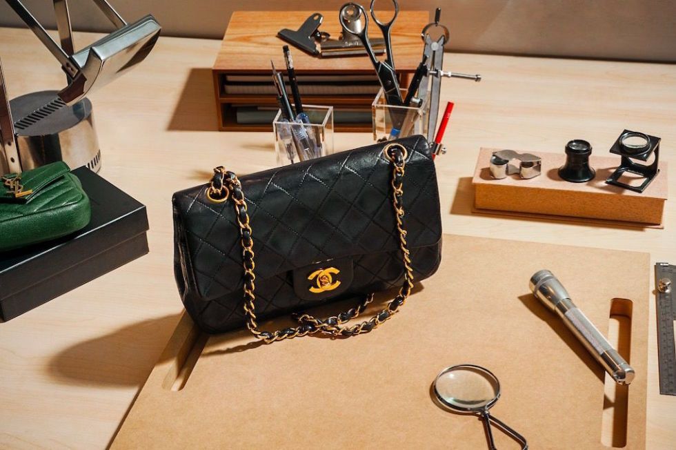 So erkennen Sie, ob eine Designertasche gefälscht ist - Tipps von einem Handtaschenexperten
